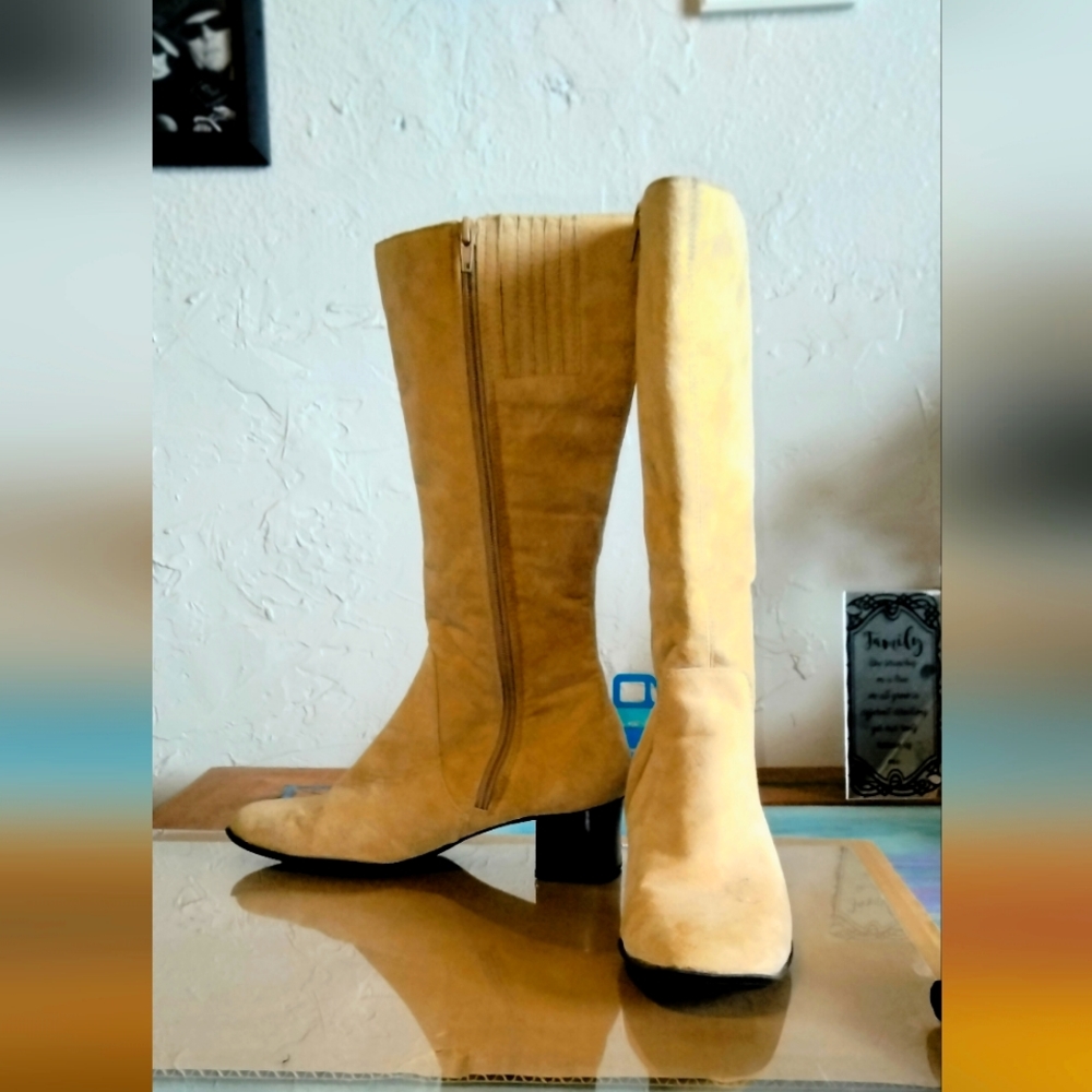 White Stag Light Tan Suede Boots
